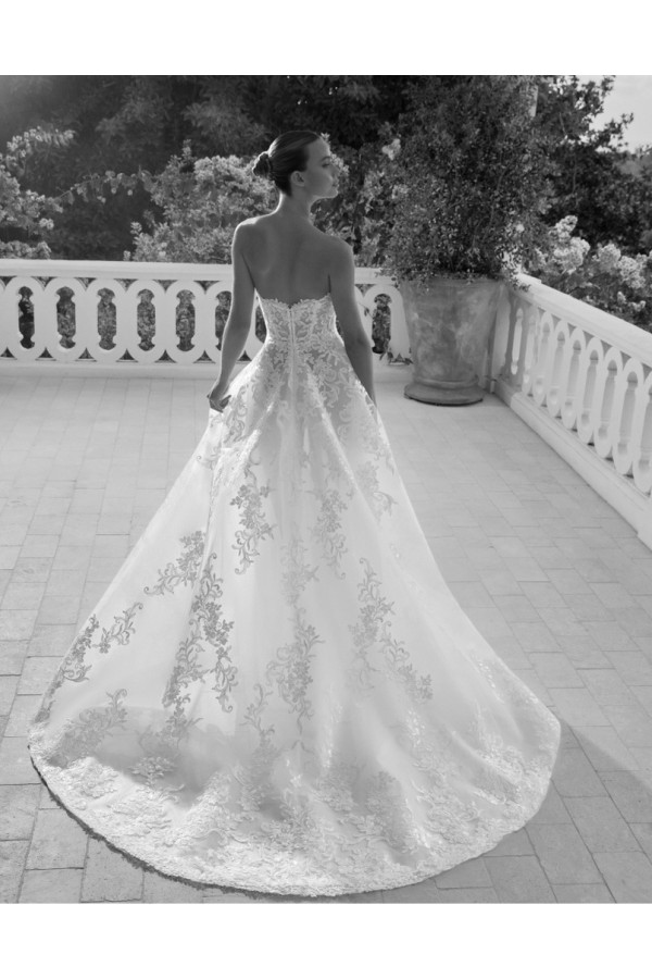 Abito da sposa Nayade, off white, tulle ricamato di Alberto Palatachi