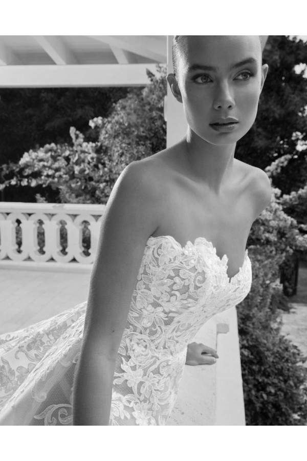 Abito da sposa Nayade, off white, tulle ricamato di Alberto Palatachi