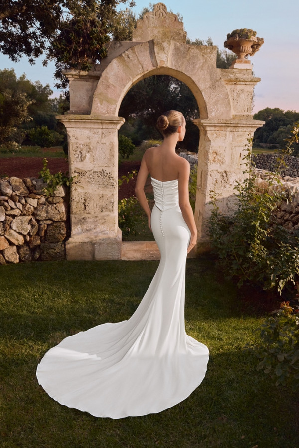Edurne abito da sposa a sirena avorio in crep Alberto Palatchi