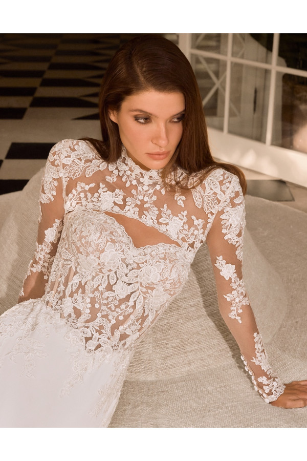 Constance abito da sposa avorio a sirena di crep di Alberto Palatchi