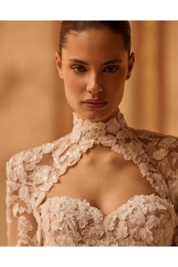 Abito da sposa avorio in pizzo zelia di alberto paltchi 2027