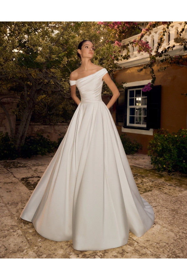 Abito da sposa Namira, avorio, mikado di Alberto Palatachi
