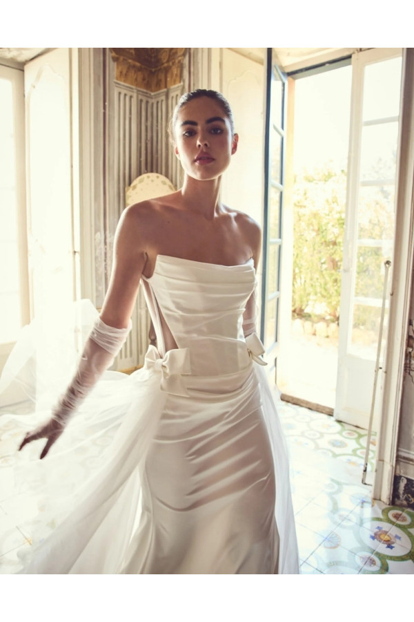Abito da sposa avorio in satin a sirena di Alessandro Couture