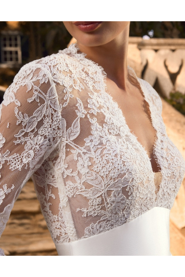 Junko abito da sposa avorio in douchesse ampio di Alberto Palatchi