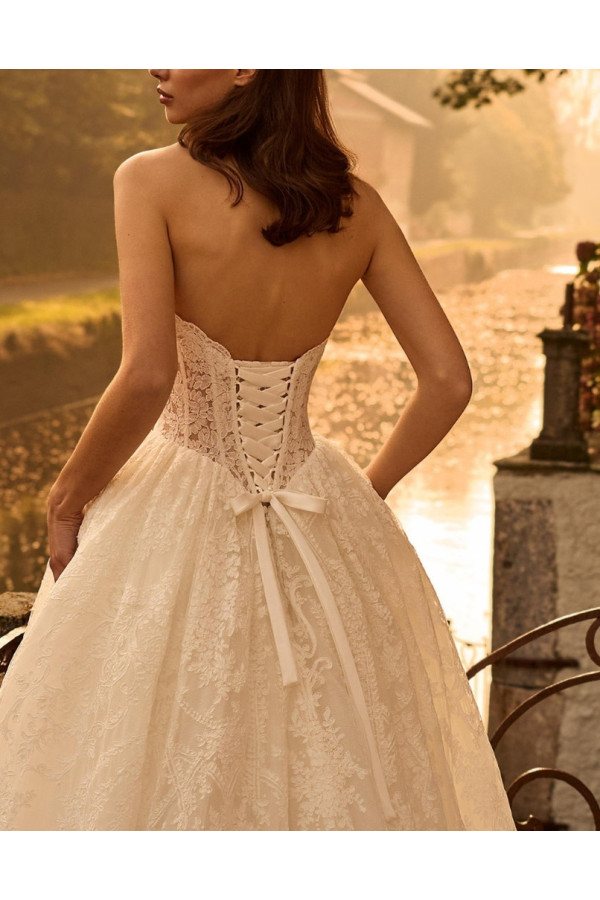 Abito da sposa Soley ampio di pizzo  Alberto Palatachi 2027