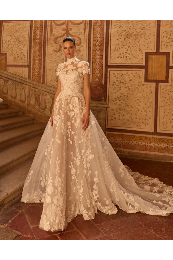 Abito da sposa Yoko ampio di pizzo Alberto Palatachi 2027.