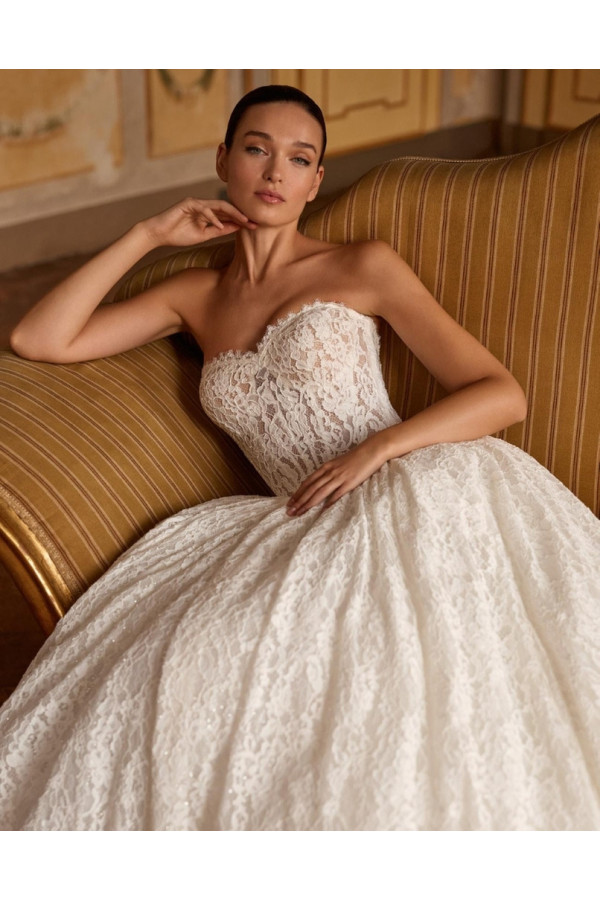 Abito da sposa Daniela, avorio, pizzo, ampio. Alberto Palatachi 2027