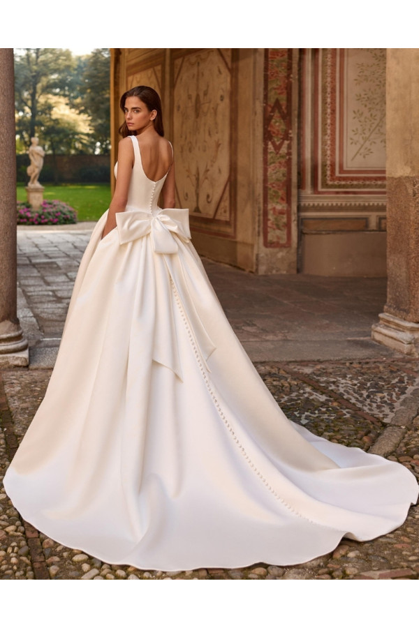 Abito da sposa Shania, avorio, ampio in saten. Alberto Palatachi 2027