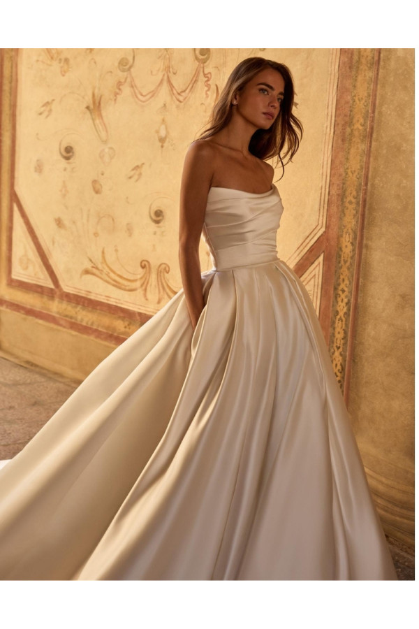 Abito da sposa Selena, avorio, ampio in saten. Alberto Palatachi 2027