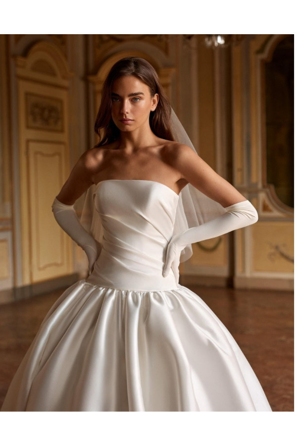 Abito da sposa AXELL, avorio, mikado. Alberto Palatachi 2027